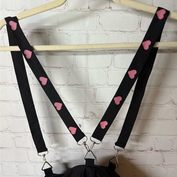 ROMWE Black Pleated Skater Skirt with Cute Pink Heart Suspenders – Size 8/10 - Picture 3 of 6